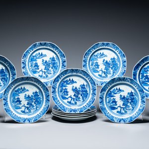 Een Chinees blauw-wit 53-delig servies, Qianlong — foto 10