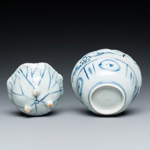 Een Chinees blauw-wit bord, een klapmuts kom en een 'Hansje-in-de-kelder', Wanli/Yongzheng — foto 9