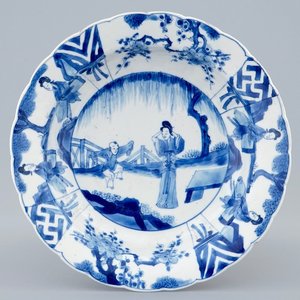 Een Chinees blauw-wit bord in kraak stijl, Kangxi — foto 1