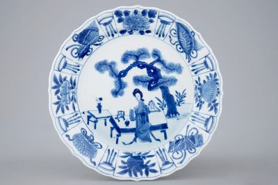Een Chinees blauw-wit bord in kraak stijl, Kangxi