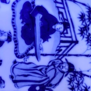 Een Chinees blauw-wit bord met decor van 'Zeven wijzen in het bamboe bos', Xuande merk, Kangxi — foto 8