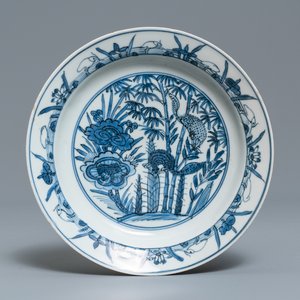 Een Chinees blauw-wit bord met eekhoorns en een kikker, Wanli — foto 1