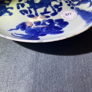 Een Chinees blauw-wit bord met mythische dieren, Shunzhi merk en periode — foto 8