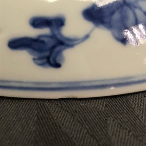 Een Chinees blauw-wit bord met 'Shou' karakters, Yongzheng merk en periode — foto 6