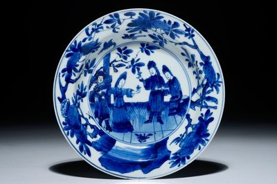 Een Chinees blauw-wit bordje met allegorie van de reuk, Kangxi