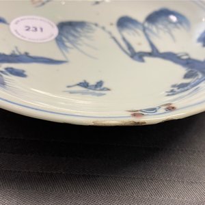Een Chinees blauw-wit en koperrood bord, Ming — foto 11