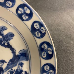 Een Chinees blauw-wit ko-sometsuke bord met onsterfelijken voor de Japanse markt, Tianqi — foto 3
