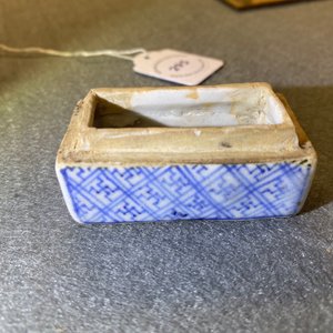 Een Chinees blauw-wit ko-sometsuke dekseldoosje voor de Japanse markt, Transitie periode — foto 12