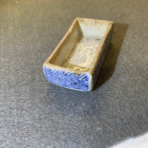 Een Chinees blauw-wit ko-sometsuke dekseldoosje voor de Japanse markt, Transitie periode — foto 15