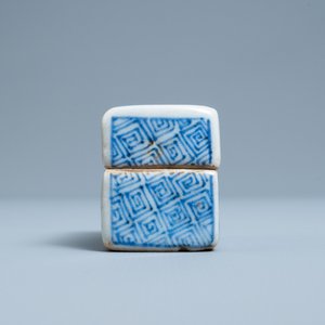Een Chinees blauw-wit ko-sometsuke dekseldoosje voor de Japanse markt, Transitie periode — foto 3