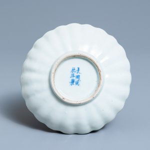 Een Chinees blauw-wit ko-sometsuke 'golven' bord voor de Japanse markt, Chenghua merk, Tianqi — foto 2