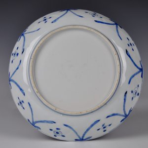 Een Chinees blauw-wit kraak porseleinen bord met paarden, Ming, Wanli — foto 2