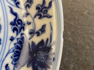 Een Chinees blauw-wit 'kraanvogel' bordje, Yongzheng merk, 18/19e eeuw — foto 8