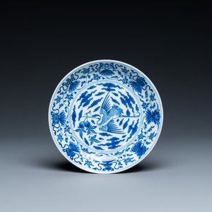 Een Chinees blauw-wit 'kraanvogel' bordje, Yongzheng merk, 18/19e eeuw — foto 1