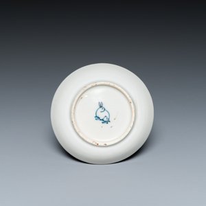 Een Chinees blauw-wit schoteltje met een fazant achter een rots, 'konijn' merk, Wanli — foto 2