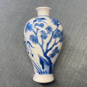 Een Chinees blauw-wit vaasje met een jongen te paard, Kangxi — foto 8