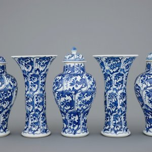 Een Chinees blauw-wit vijfdelig kaststel, Kangxi — foto 4