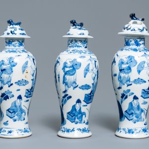 Een Chinees blauw-wit vijfdelig kaststel, Kangxi merk, 19e eeuw — foto 3