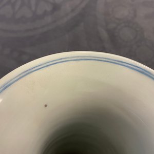 Een Chinees blauw-wit vijfdelig kaststel met een vogel op een rots, Kangxi — foto 13