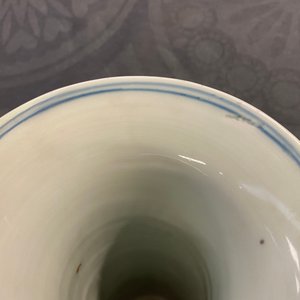Een Chinees blauw-wit vijfdelig kaststel met een vogel op een rots, Kangxi — foto 16