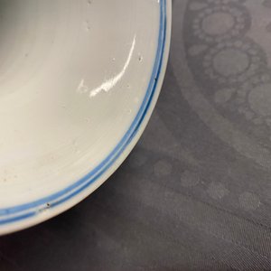Een Chinees blauw-wit vijfdelig kaststel met een vogel op een rots, Kangxi — foto 23