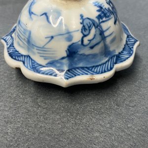 Een Chinees blauw-wit vijfdelig kaststel met landschappen, Kangxi — foto 18