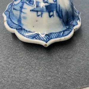 Een Chinees blauw-wit vijfdelig kaststel met landschappen, Kangxi — foto 19