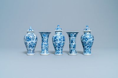 Een Chinees blauw-wit vijfdelig kaststel, Vung Tau Cargo, Kangxi