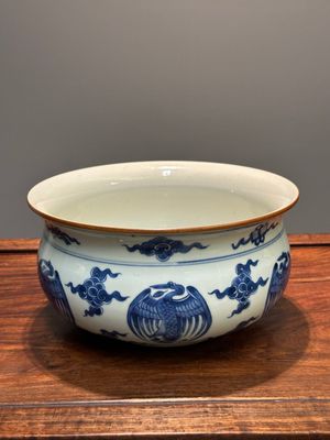 Een Chinees blauw-wit wierookvat met kraanvogels, 19e eeuw — foto 1