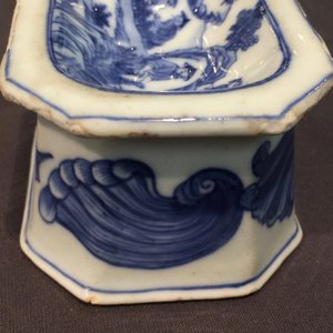Een Chinees blauw-wit zoutvat naar Europees model, 1e helft 18e eeuw — foto 10