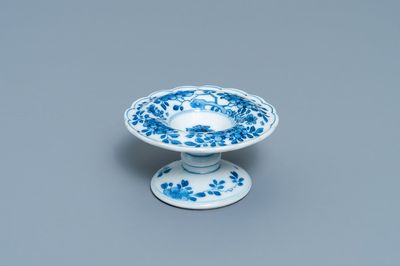 Een Chinees blauw-wit zoutvat naar Europees zilveren model, Kangxi