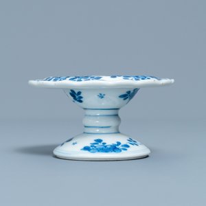 Een Chinees blauw-wit zoutvat naar Europees zilveren model, Kangxi — foto 5
