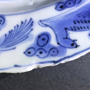 Een Chinees blauwwit bord met herten en eenden, Wanli — foto 8