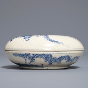 Een Chinees blauwwit dekseldoosje voor zegelwas met decor van Li Tieguai, Kangxi merk, 19e eeuw — foto 2
