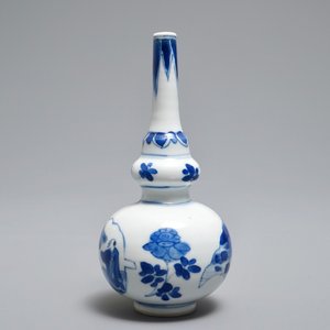 Een Chinees blauwwit kalebasvaasje, Kangxi — foto 4