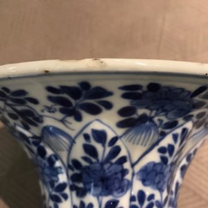 Een Chinees blauwwit vijf-delig kaststel, Kangxi — foto 29