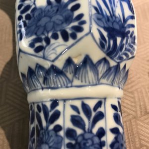 Een Chinees blauwwit vijf-delig kaststel, Kangxi — foto 31