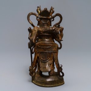 Een Chinees bronzen beeld van Guandi op houten sokkel, 18/19e eeuw — foto 5