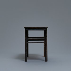 Een Chinees bronzen miniatuur model van een zgn. scholar's table, 19e eeuw — foto 5