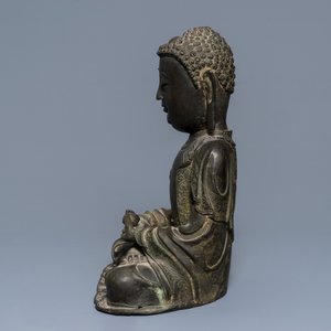 Een Chinees bronzen model van Amithaba Buddha, Ming — foto 2
