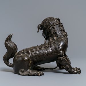 Een Chinees bronzen model van een Boeddhistische leeuw, Ming — foto 4