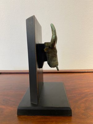 Een Chinees bronzen ornament in de vorm van een stierenkop, Periode der Strijdende Staten — foto 4