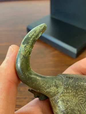 Een Chinees bronzen ornament in de vorm van een stierenkop, Periode der Strijdende Staten — foto 7