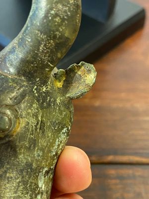Een Chinees bronzen ornament in de vorm van een stierenkop, Periode der Strijdende Staten — foto 10