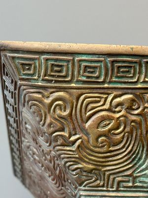 Een Chinees bronzen ritueel vat, 'Fu', Qianlong zegelmerk en uit de periode — foto 10