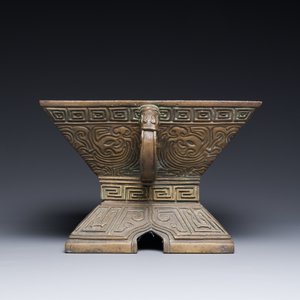 Een Chinees bronzen ritueel vat, 'Fu', Qianlong zegelmerk en uit de periode — foto 3