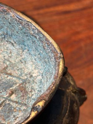 Een Chinees bronzen ritueel wijnvat en deksel, 'you', Yuan/Ming — foto 19
