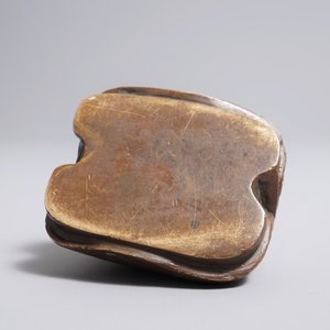 Een Chinees bronzen scroll- of papiergewicht in de vorm van de drakenschildpad Longui, 18/19e eeuw — foto 6