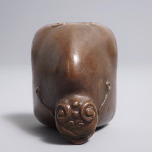 Een Chinees bronzen scroll- of papiergewicht in de vorm van de drakenschildpad Longui, 18/19e eeuw — foto 7
