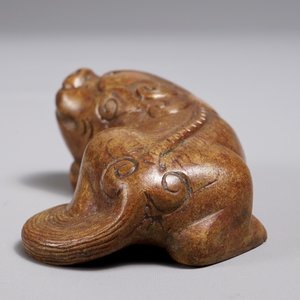 Een Chinees bronzen scroll- of papiergewicht in de vorm van een Boeddhistische leeuw of Shishi, 18/19e eeuw — foto 4